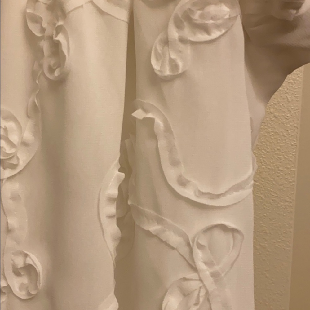 White top - Picture 3 of 4